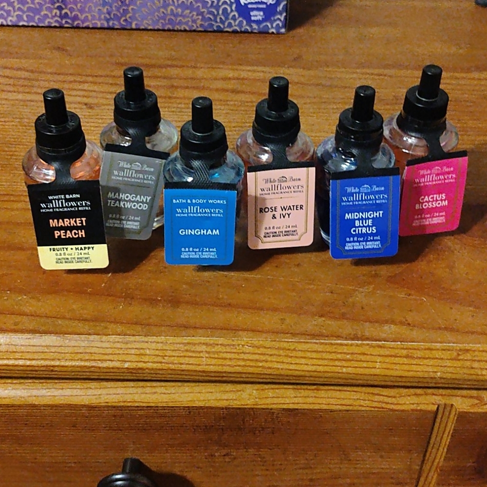 6Bath & Body Works/White Barn wallflower fragrance